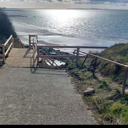 Bay - Brambles Chine, Colwell Bay - 5 Star Wifi - Short Walk To The Hut And Beach - 1 Night Stays Available - Ferry Offers Freshwater Exterior foto