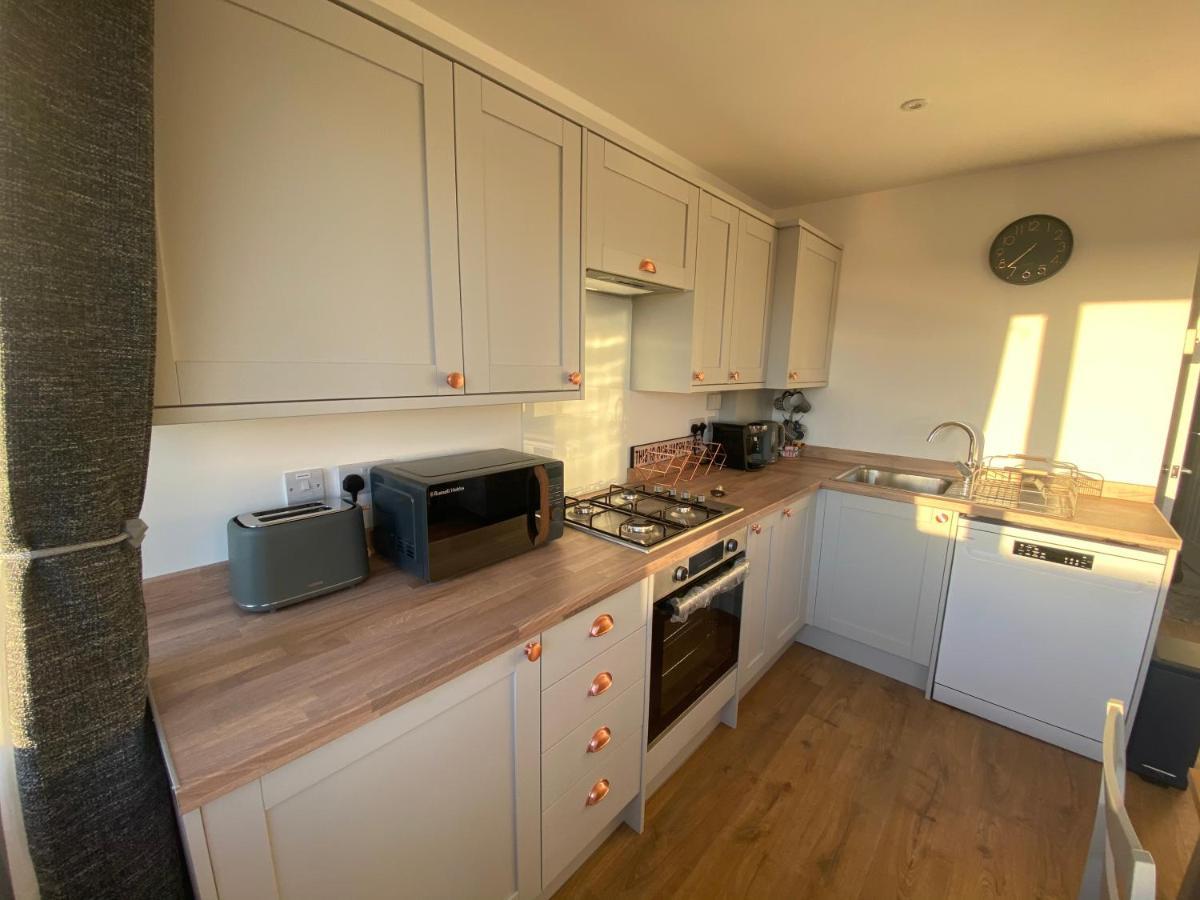 Bay - Brambles Chine, Colwell Bay - 5 Star Wifi - Short Walk To The Hut And Beach - 1 Night Stays Available - Ferry Offers Freshwater Exterior foto