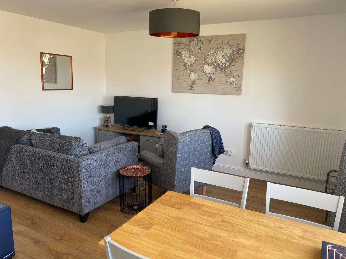 Bay - Brambles Chine, Colwell Bay - 5 Star Wifi - Short Walk To The Hut And Beach - 1 Night Stays Available - Ferry Offers Freshwater Exterior foto