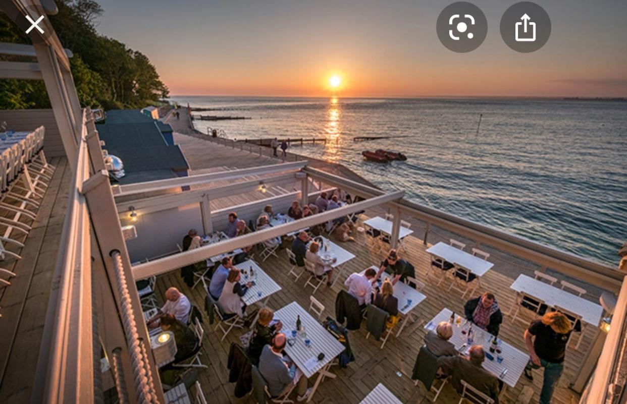 Bay - Brambles Chine, Colwell Bay - 5 Star Wifi - Short Walk To The Hut And Beach - 1 Night Stays Available - Ferry Offers Freshwater Exterior foto