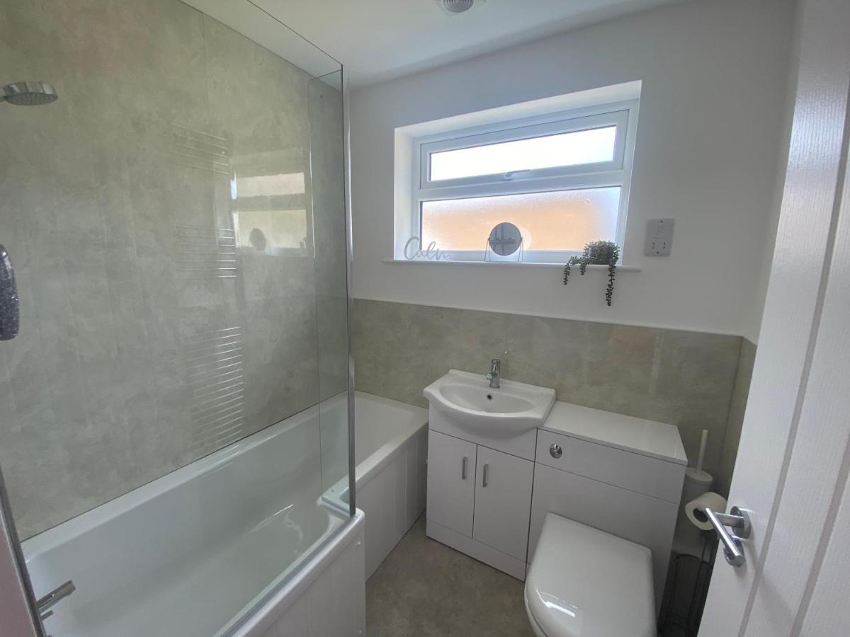 Bay - Brambles Chine, Colwell Bay - 5 Star Wifi - Short Walk To The Hut And Beach - 1 Night Stays Available - Ferry Offers Freshwater Exterior foto