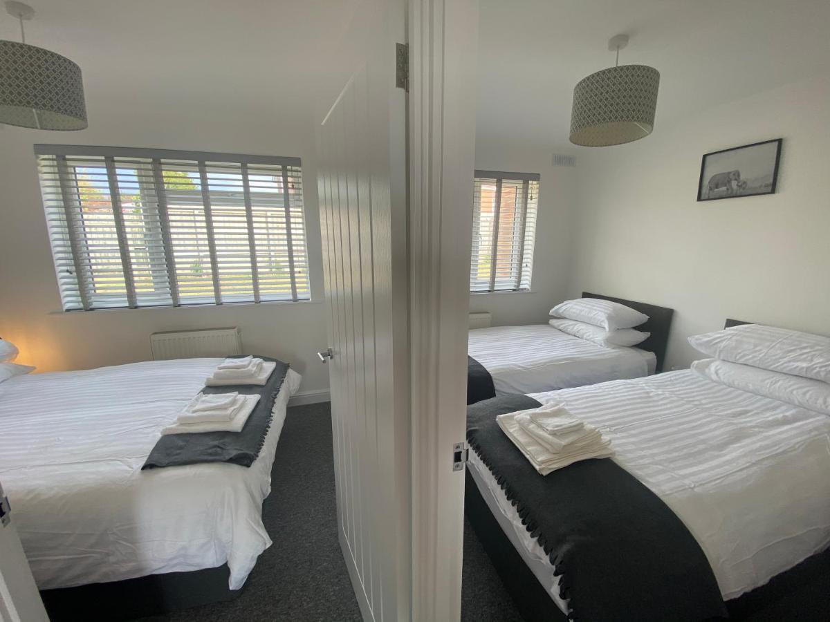 Bay - Brambles Chine, Colwell Bay - 5 Star Wifi - Short Walk To The Hut And Beach - 1 Night Stays Available - Ferry Offers Freshwater Exterior foto
